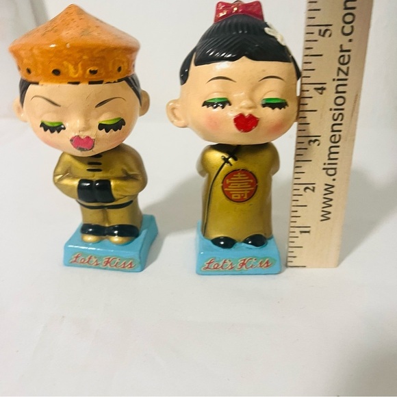Vintage Let's Kiss Magnetic Kissing Bobblehead Coin Bank Dolls Ceramic - Picture 7 of 7